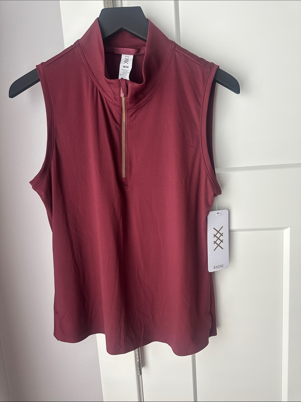 NWT RHÔNE COURSE TO COURT Zip Neck Top - BURGUNDY MEDIUM